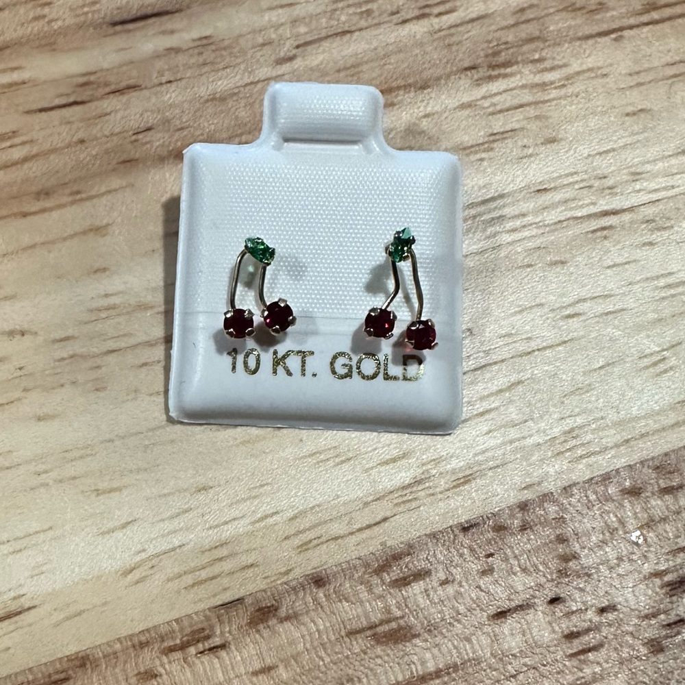 10k gold earrings with screw on back